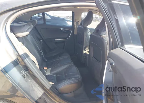 2013 Volvo S60 T6 z USA, uszkodzony, nr VIN YV1902FH2D1229743